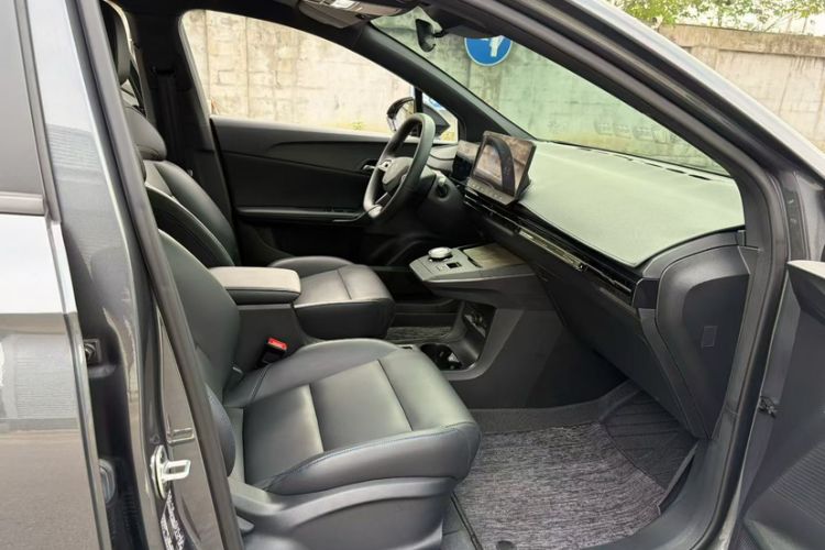 Used MG 4 EV 2023 415 km Range Sea-Faring Champion Edition Interior 8