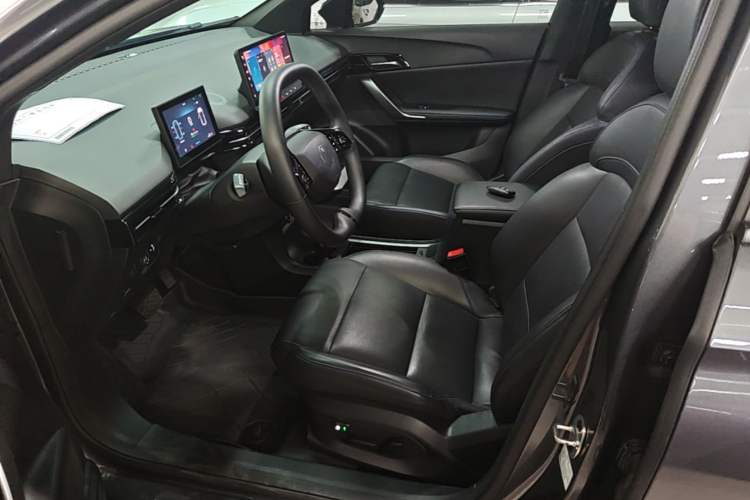 Used MG 4 EV 2023 415 km Range Sea-Faring Champion Edition Left Front Seat