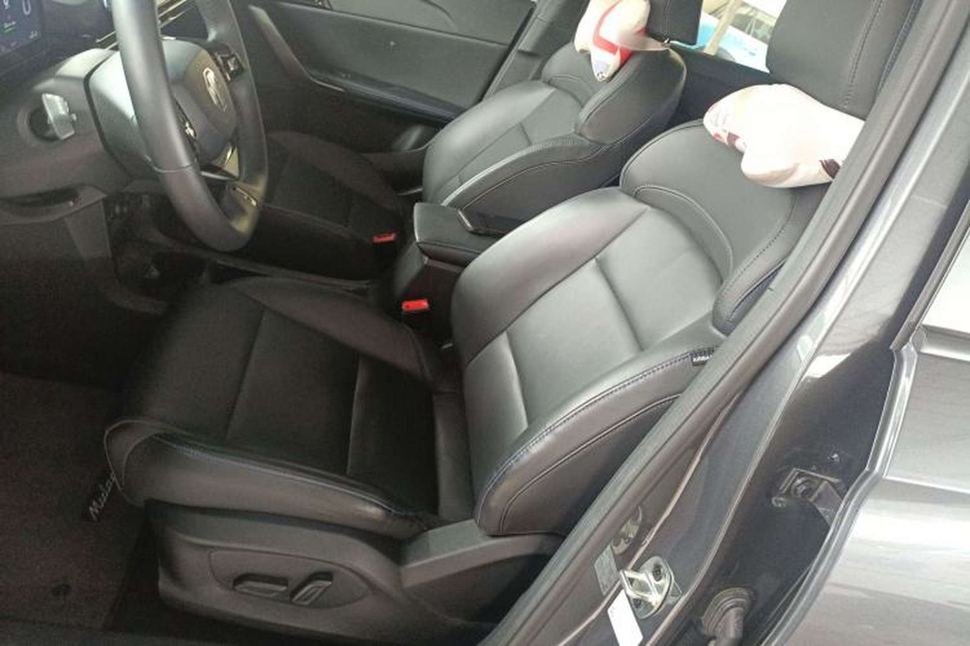 Used MG 4 EV 2023 415 km Range Sea-Faring Champion Edition Left Front Seat