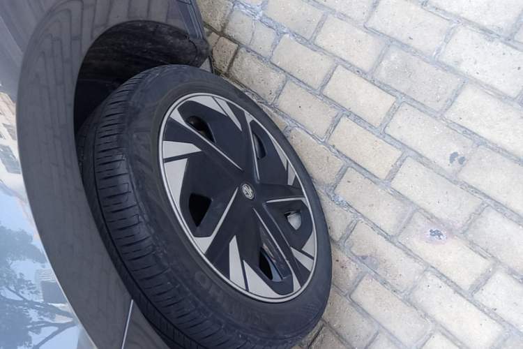 Used MG 4 EV 2023 415 km Range Sea-Faring Champion Edition Left Front Wheel Hub