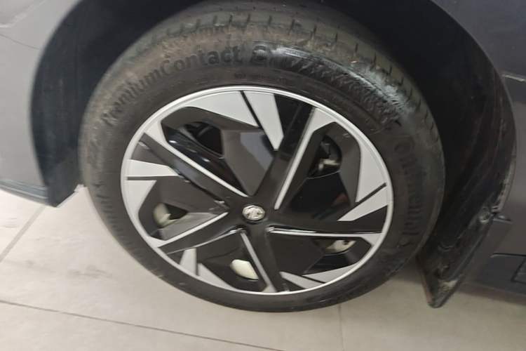 Used MG 4 EV 2023 415 km Range Sea-Faring Champion Edition Left Front Wheel Hub