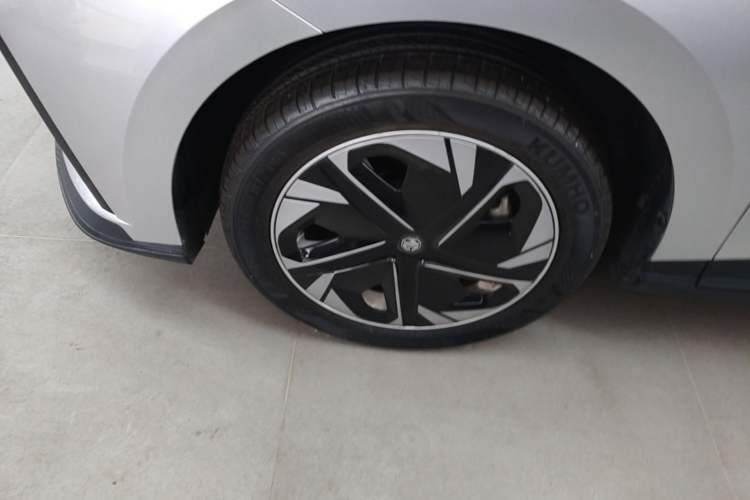 Used MG 4 EV 2023 415 km Range Sea-Faring Champion Edition Left Front Wheel Hub