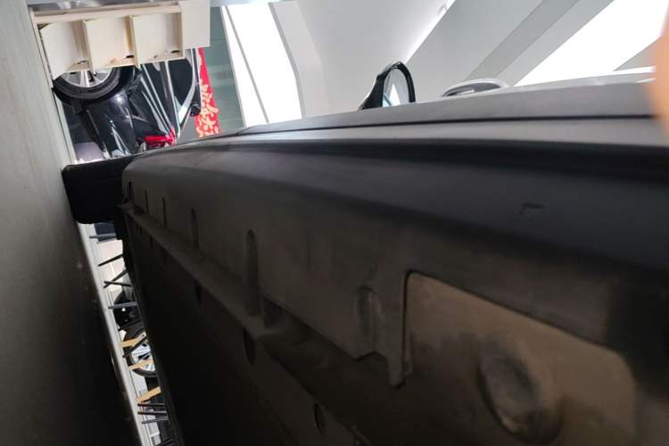 Used MG 4 EV 2023 415 km Range Sea-Faring Champion Edition Left Side Sill