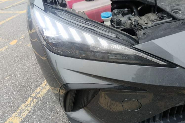 Used MG 4 EV 2023 415 km Range Sea-Faring Champion Edition Right Front Headlight