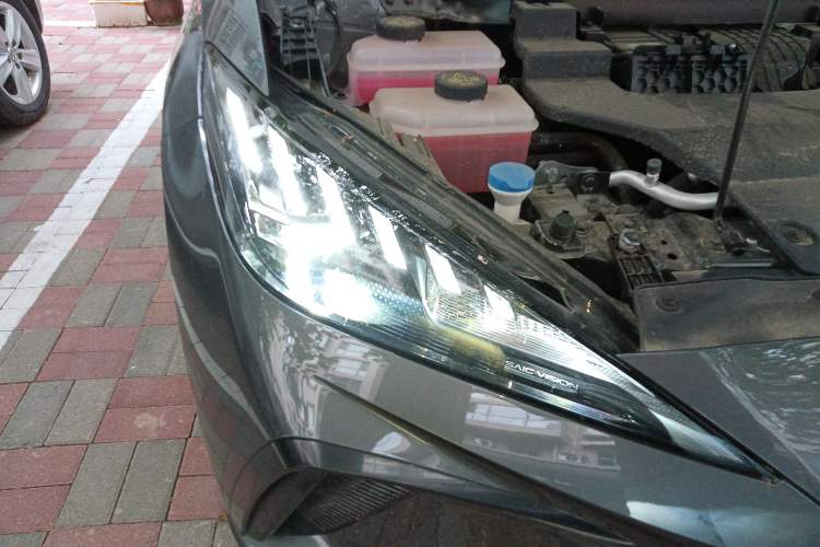 Used MG 4 EV 2023 415 km Range Sea-Faring Champion Edition Right Front Headlight