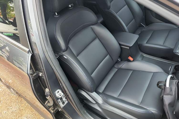 Used MG 4 EV 2023 415 km Range Sea-Faring Champion Edition Right Front Seat