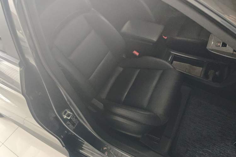 Used MG 4 EV 2023 415 km Range Sea-Faring Champion Edition Right Front Seat