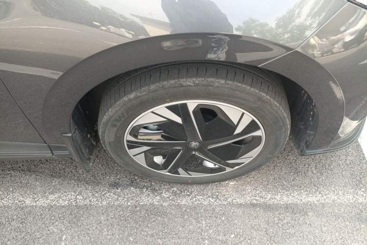 Used MG 4 EV 2023 415 km Range Sea-Faring Champion Edition Right Front Wheel Hub