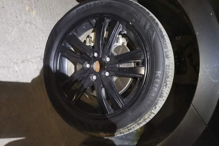 Used MG 4 EV 2023 415 km Range Sea-Faring Champion Edition Right Front Wheel Hub