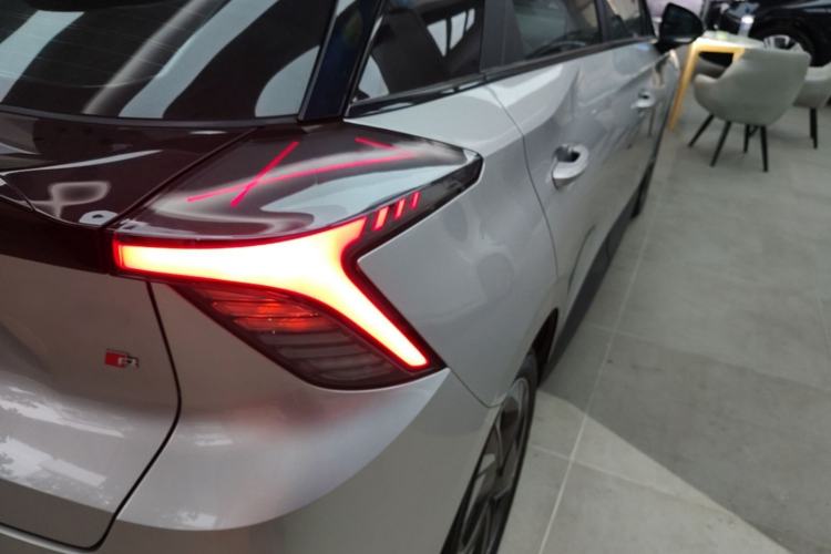 Used MG 4 EV 2023 415 km Range Sea-Faring Champion Edition Right Rear Taillight
