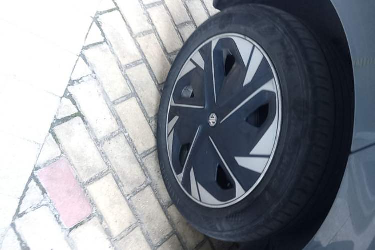 Used MG 4 EV 2023 415 km Range Sea-Faring Champion Edition Right Rear Wheel Hub