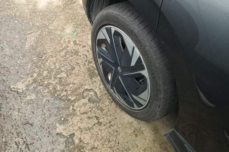 Used MG 4 EV 2023 415 km Range Sea-Faring Champion Edition Right Rear Wheel Hub