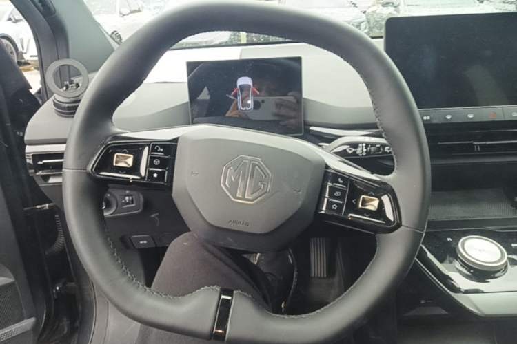 Used MG 4 EV 2023 415 km Range Sea-Faring Champion Edition Steering Wheel