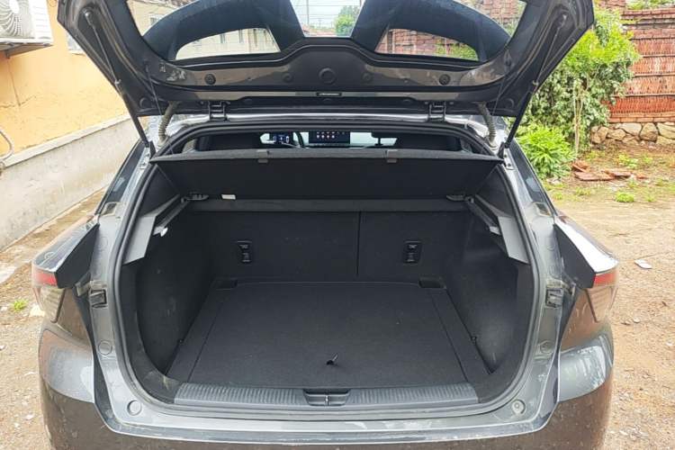 Used MG 4 EV 2023 415 km Range Sea-Faring Champion Edition Trunk