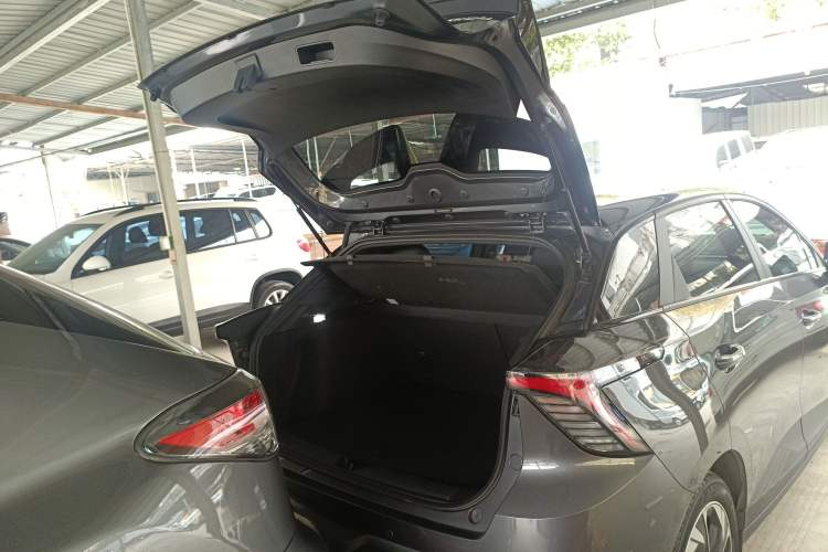Used MG 4 EV 2023 415 km Range Sea-Faring Champion Edition Trunk