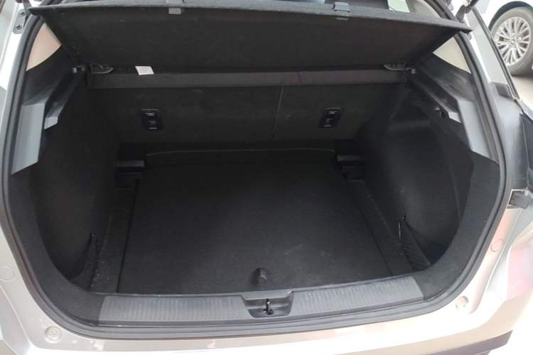Used MG 4 EV 2023 415 km Range Sea-Faring Champion Edition Trunk