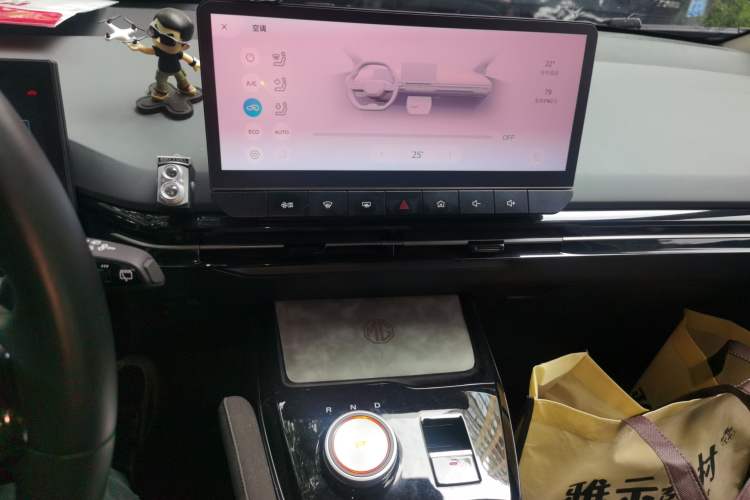 Used MG 4 EV 2023 415 km Range Sea-Faring Champion Edition Audio And AC Panel