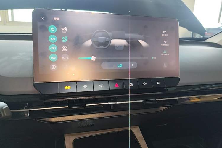Used MG 4 EV 2023 415 km Range Sea-Faring Champion Edition Audio And AC Panel