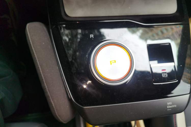 Used MG 4 EV 2023 415 km Range Sea-Faring Champion Edition Gear Lever
