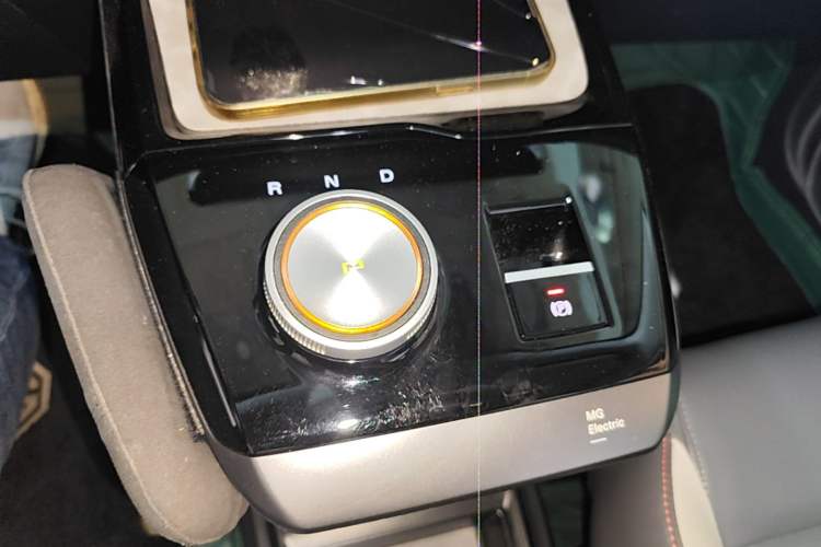 Used MG 4 EV 2023 415 km Range Sea-Faring Champion Edition Gear Lever
