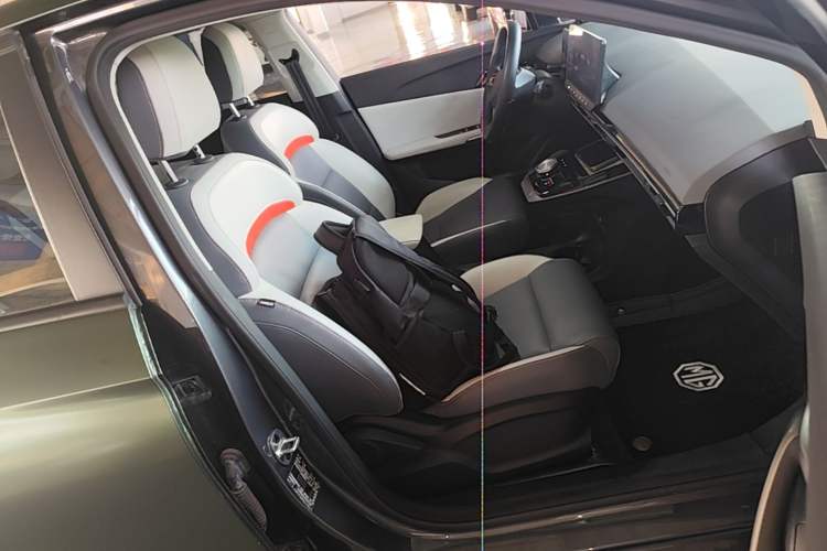 Used MG 4 EV 2023 415 km Range Sea-Faring Champion Edition Right Front Seat
