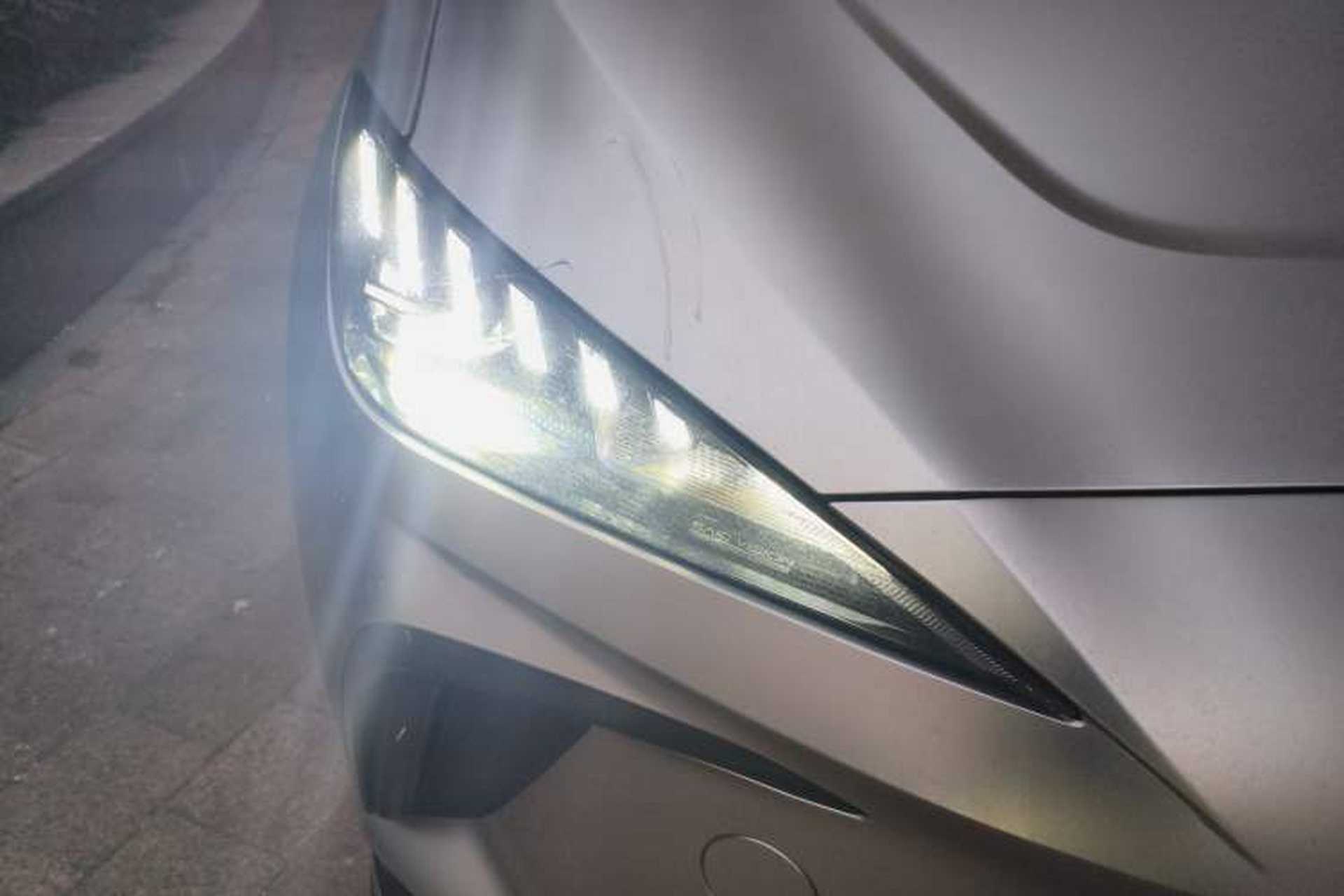 Used MG 4 EV 2023 415 km Range Sea-Faring Champion Edition Right Front Headlight