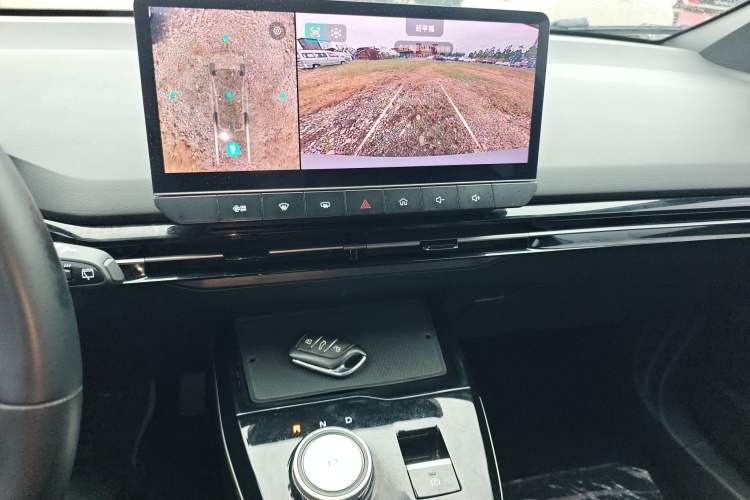 Used MG 4 EV 2023 415 km Range Sea-Faring Champion Edition Audio And AC Panel