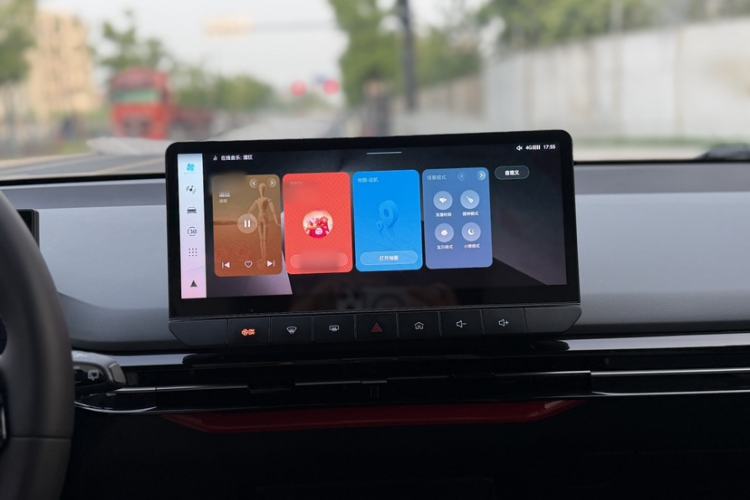 Used MG 4 EV 2023 415 km Range Sea-Faring Champion Edition Audio And AC Panel