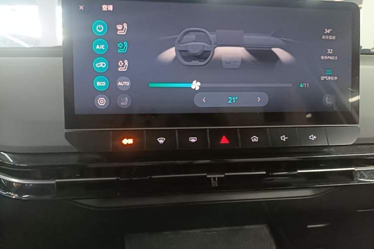 Used MG 4 EV 2023 415 km Range Sea-Faring Champion Edition Audio And AC Panel