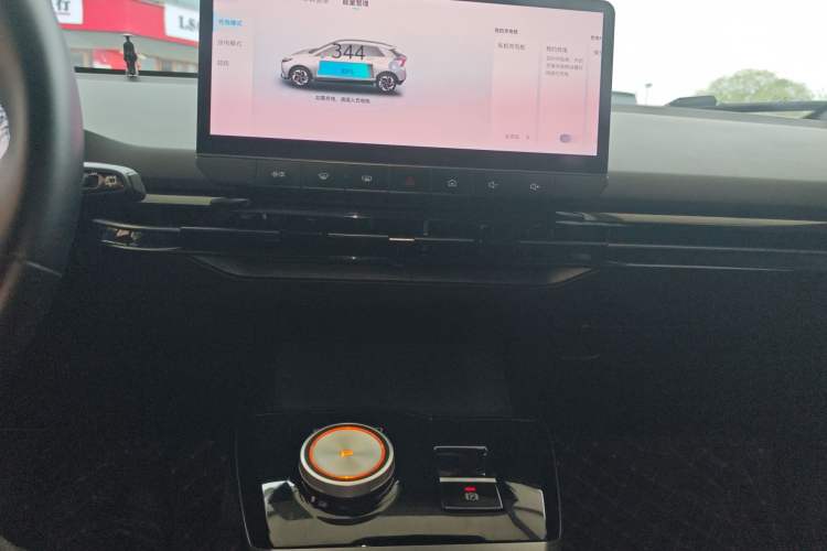 Used MG 4 EV 2023 415 km Range Sea-Faring Champion Edition Audio And AC Panel