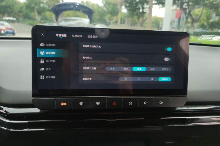 Used MG 4 EV 2023 415 km Range Sea-Faring Champion Edition Audio And AC Panel