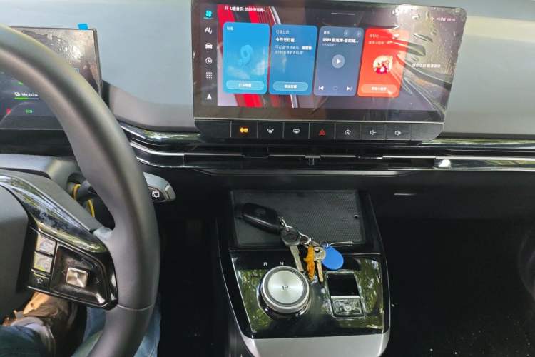 Used MG 4 EV 2023 415 km Range Sea-Faring Champion Edition Audio And AC Panel