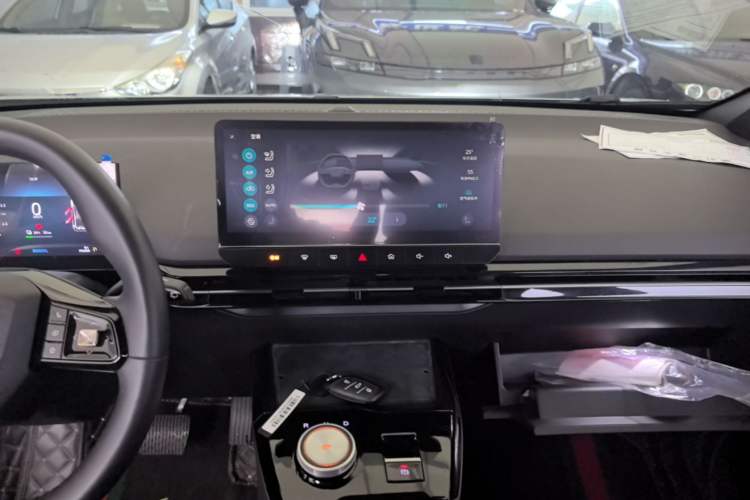 Used MG 4 EV 2023 415 km Range Sea-Faring Champion Edition Audio And AC Panel