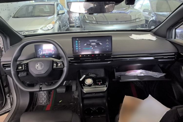 Used MG 4 EV 2023 415 km Range Sea-Faring Champion Edition Center Console