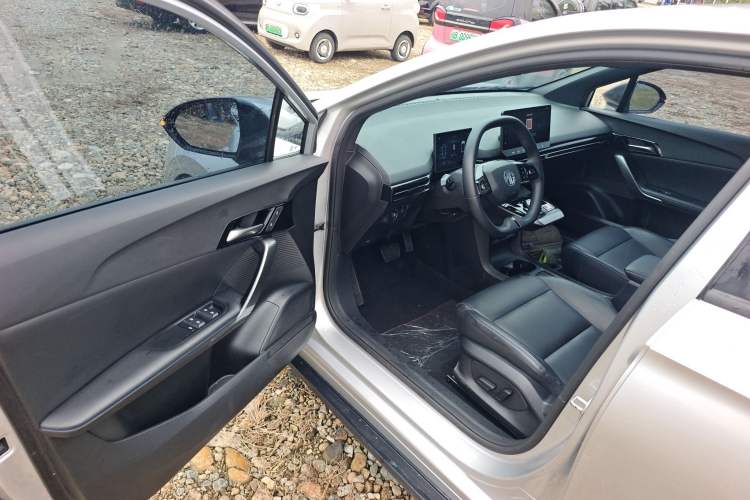 Used MG 4 EV 2023 415 km Range Sea-Faring Champion Edition Driver Seat