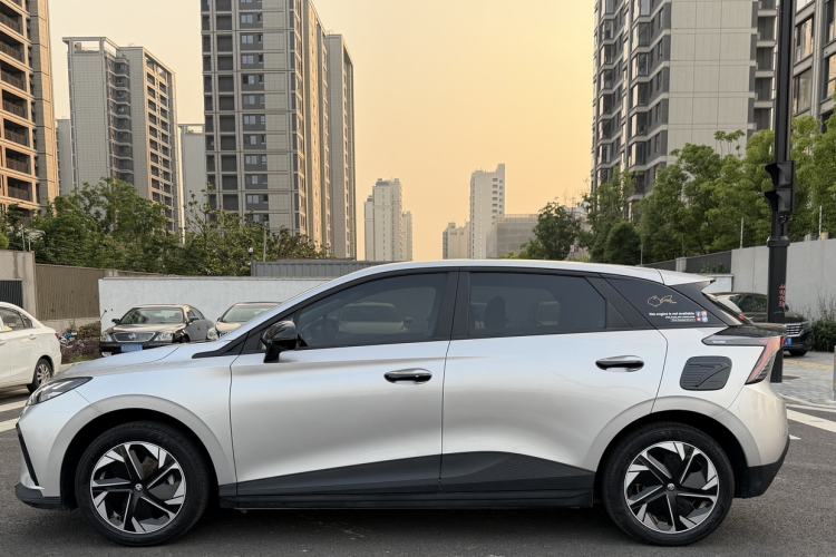 Used MG 4 EV 2023 415 km Range Sea-Faring Champion Edition Exterior 5