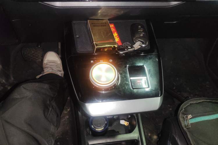Used MG 4 EV 2023 415 km Range Sea-Faring Champion Edition Gear Lever