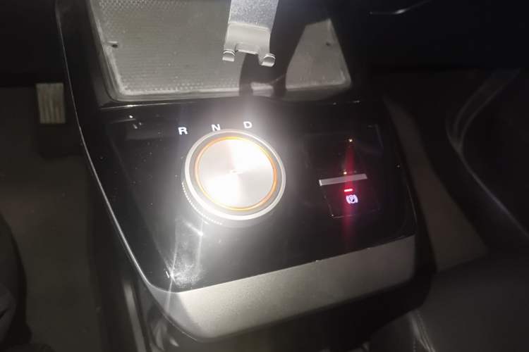 Used MG 4 EV 2023 415 km Range Sea-Faring Champion Edition Gear Lever