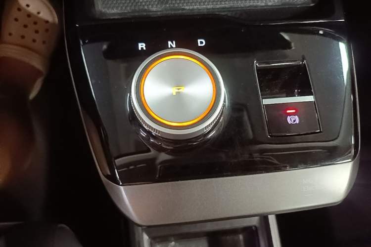 Used MG 4 EV 2023 415 km Range Sea-Faring Champion Edition Gear Lever
