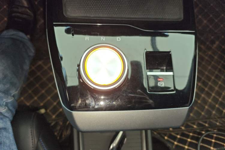 Used MG 4 EV 2023 415 km Range Sea-Faring Champion Edition Gear Lever