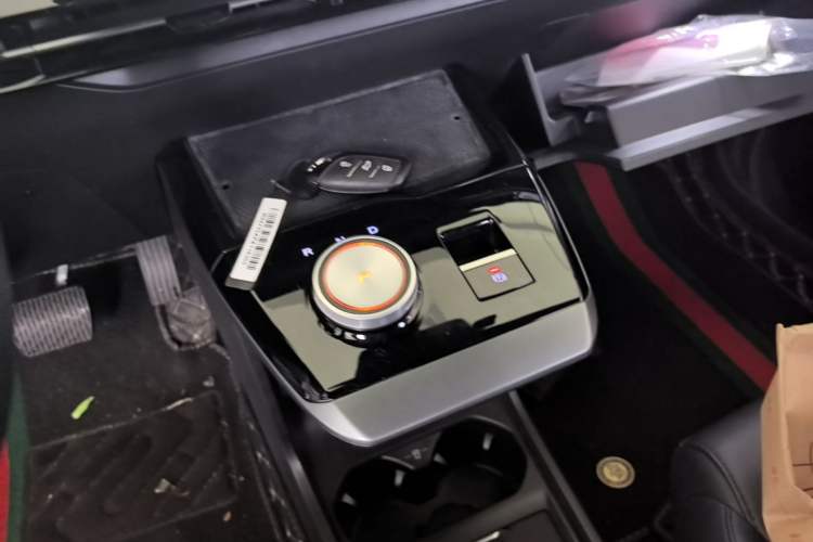 Used MG 4 EV 2023 415 km Range Sea-Faring Champion Edition Gear Lever