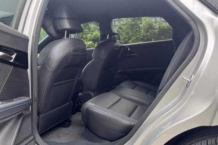 Used MG 4 EV 2023 415 km Range Sea-Faring Champion Edition Interior 2