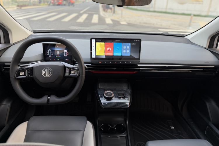 Used MG 4 EV 2023 415 km Range Sea-Faring Champion Edition Interior 4