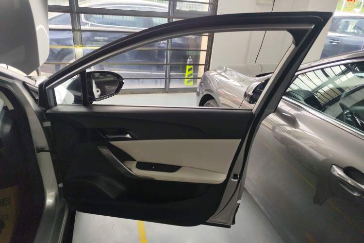 Used MG 4 EV 2023 415 km Range Sea-Faring Champion Edition Interior 5