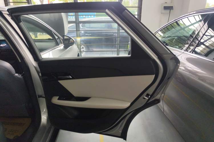 Used MG 4 EV 2023 415 km Range Sea-Faring Champion Edition Interior 6