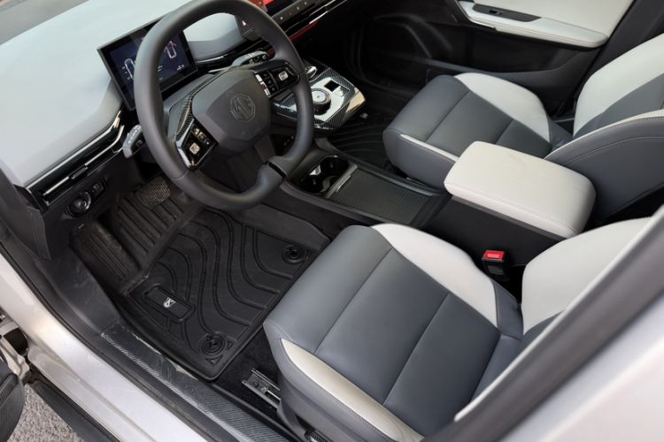 Used MG 4 EV 2023 415 km Range Sea-Faring Champion Edition Interior 6