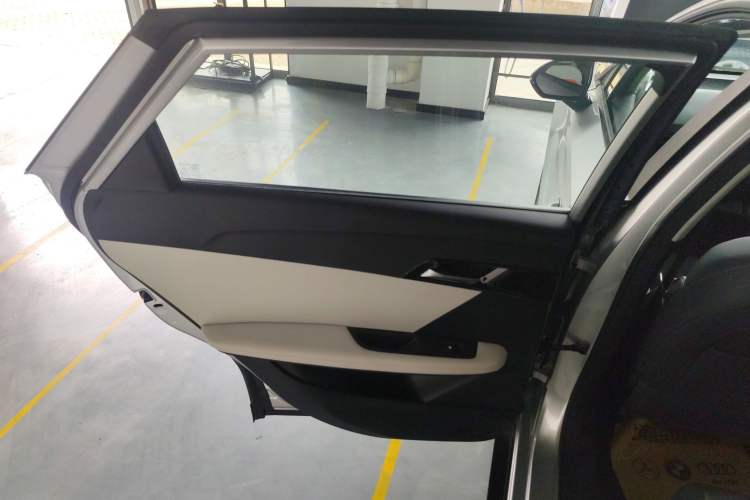 Used MG 4 EV 2023 415 km Range Sea-Faring Champion Edition Interior 8