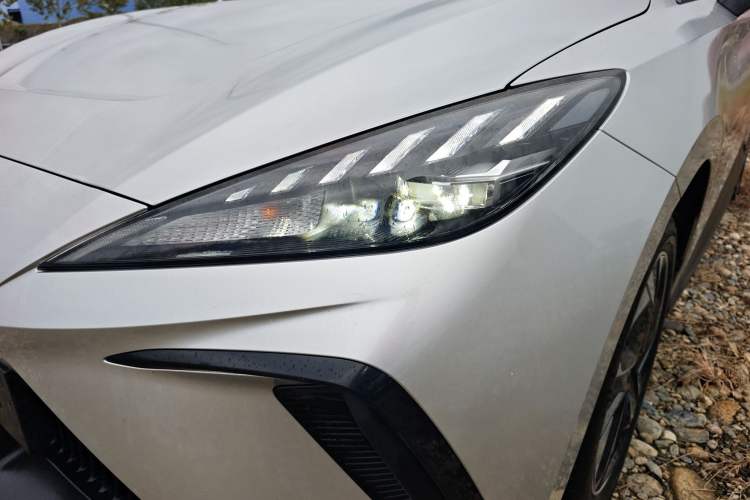 Used MG 4 EV 2023 415 km Range Sea-Faring Champion Edition Left Front Headlight