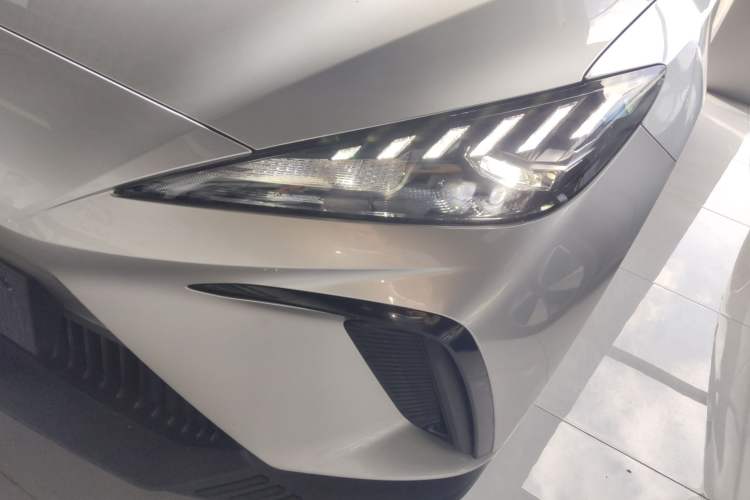 Used MG 4 EV 2023 415 km Range Sea-Faring Champion Edition Left Front Headlight