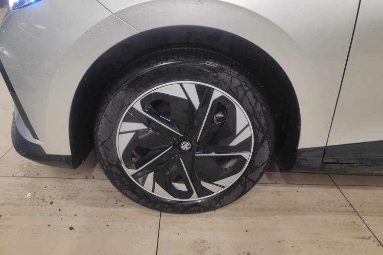 Used MG 4 EV 2023 415 km Range Sea-Faring Champion Edition Left Front Wheel Hub